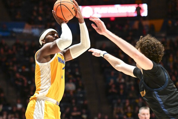 Blake Hinson sets school 3 point record scores 29 in Pittsburgh s